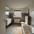 Badezimmer - ***Provisionsfrei***Hochwertig modernisierte Doppelhaushälfte mit 4 Zimmern, Garten & Garage!