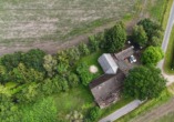 Drohnenansicht 3 - Landliebe pur – Traumgrundstück mit über 10.000 m² & Sanierungsbedürftigem Einfamilienhaus!